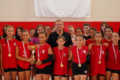 BAŞKAN ERGİN, AYVALIK’IN GENÇ SPORCULARIYLA BULUŞTU