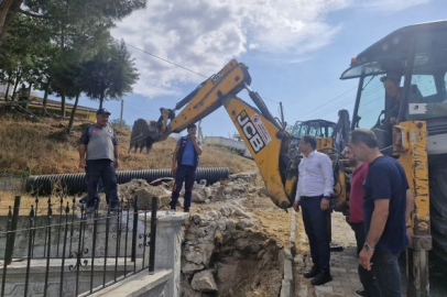 SINDIRGI’DA YAĞMUR HATTI DÖŞEME ÇALIŞMALARI DEVAM EDİYOR