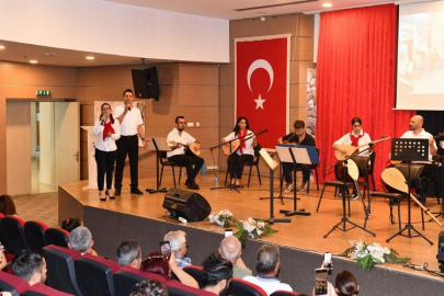 İzmir Çiğli'de bağlama kursiyerlerinden eşsiz konser