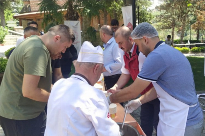 Bursa Vakıflar Bölge Müdürlüğü aşure geleneğini sürdürüyor