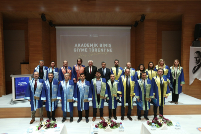 BANÜ’DE ÖĞRETİM ÜYELERİNE AKADEMİK BİNİŞ GİYME TÖRENİ