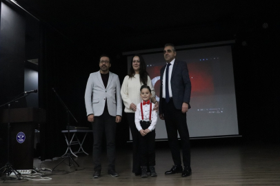 BALIKESİR’DE GENÇLER, İSTİKLÂL MARŞI’NIN RUHUNU YARIŞMALARDA YAŞATTI