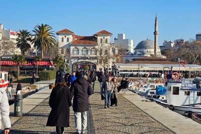 GÜNEŞLİ HAVAYI GÖREN BANDIRMALILAR SAHİLE AKIN ETTİ